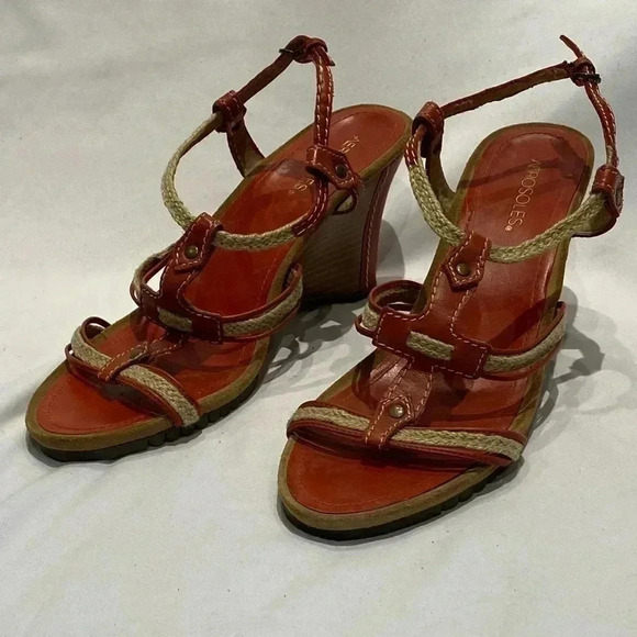 AEROSOLES Shoes - Aerosoles Swish Bone red leather wedge, size 11